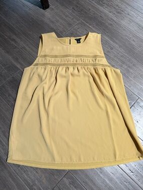 Ann Taylor Soft Yellow Crochet Yoke Sleeveless Tank